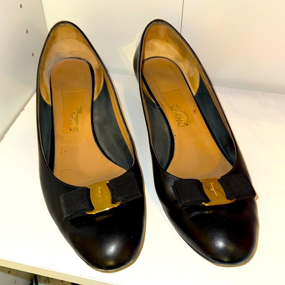 Ferragamo Vera Pump Short Black Heels